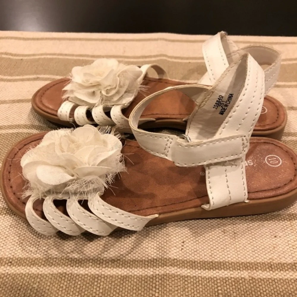 Smart fit‎ girls white flower sandals size 10